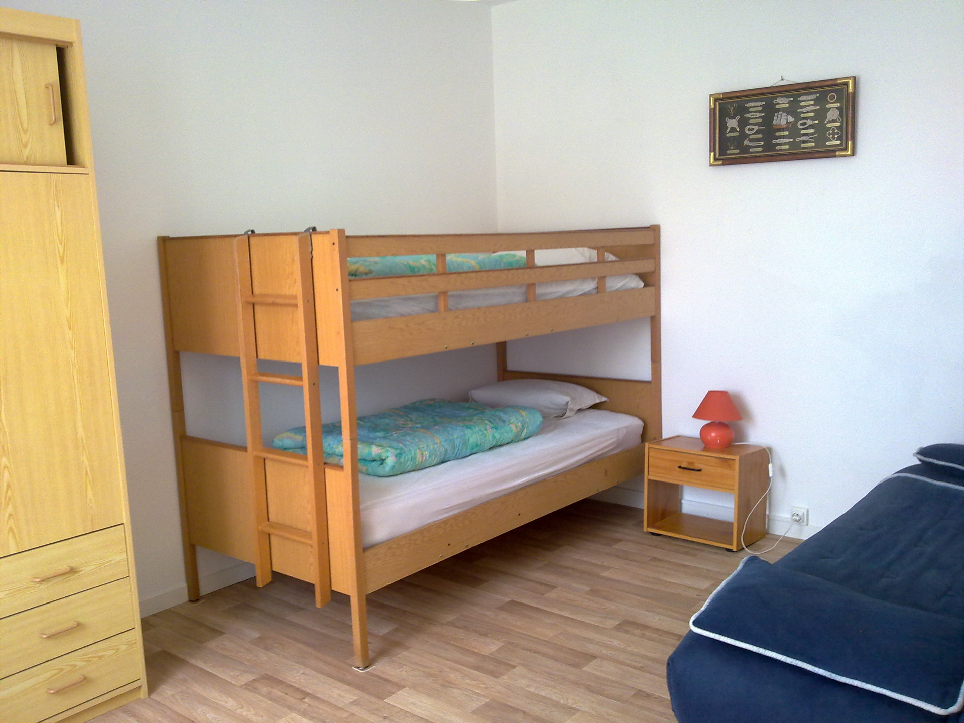 La chambre"enfants" avec ses 2 lits superposés, sa banquette "clic-clac" avec son matelas de L1.40m très confortable