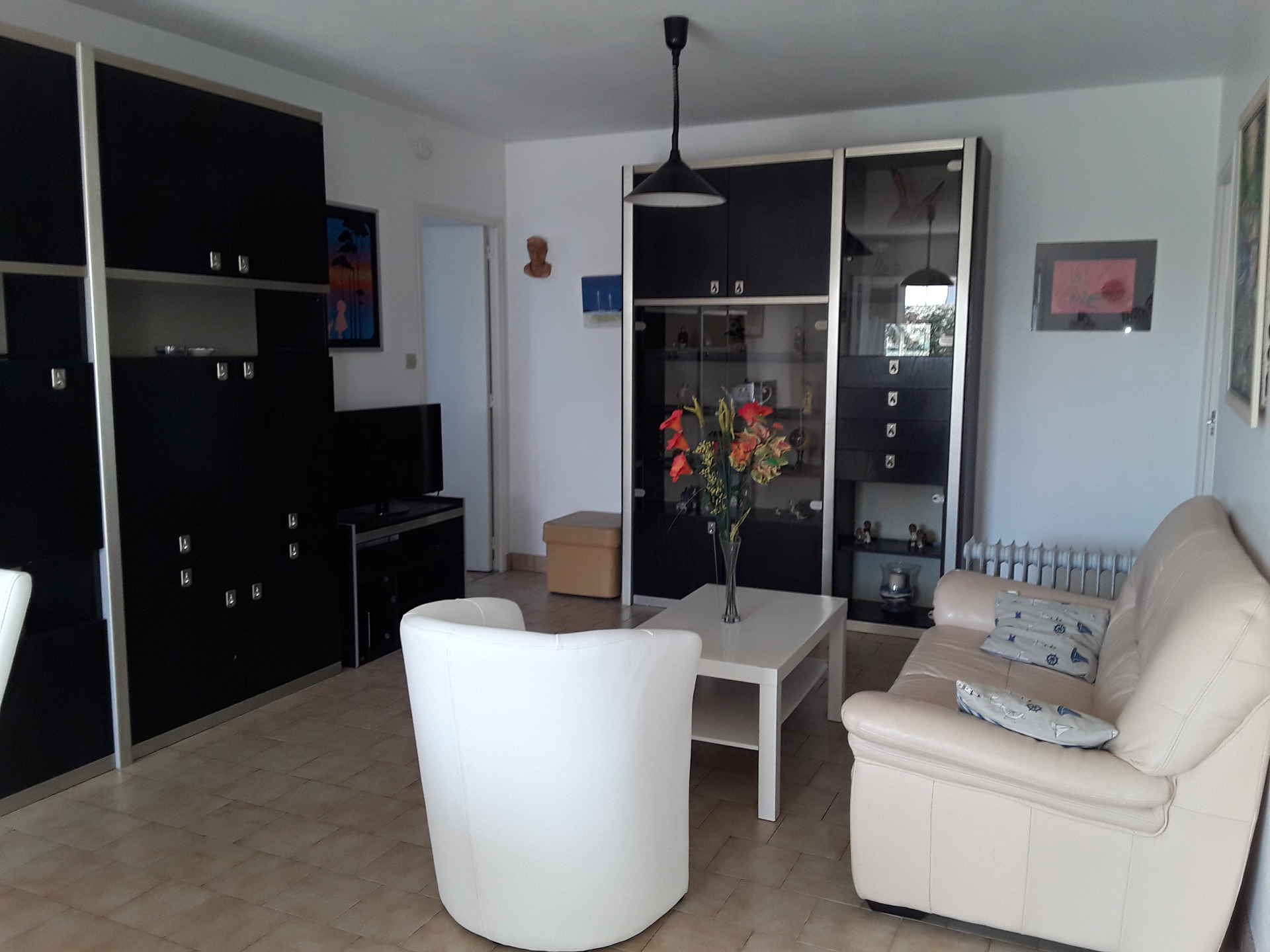 le coin salon avec sa télé